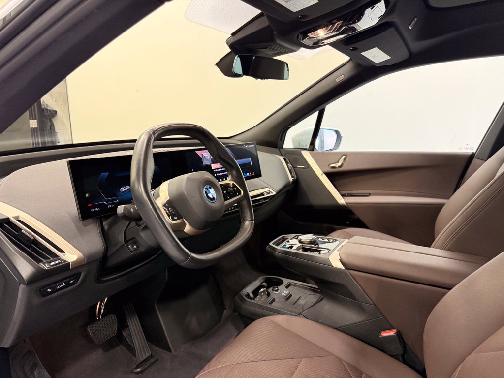 Used 2024 BMW iX xDrive50 AWD/4WD image 11