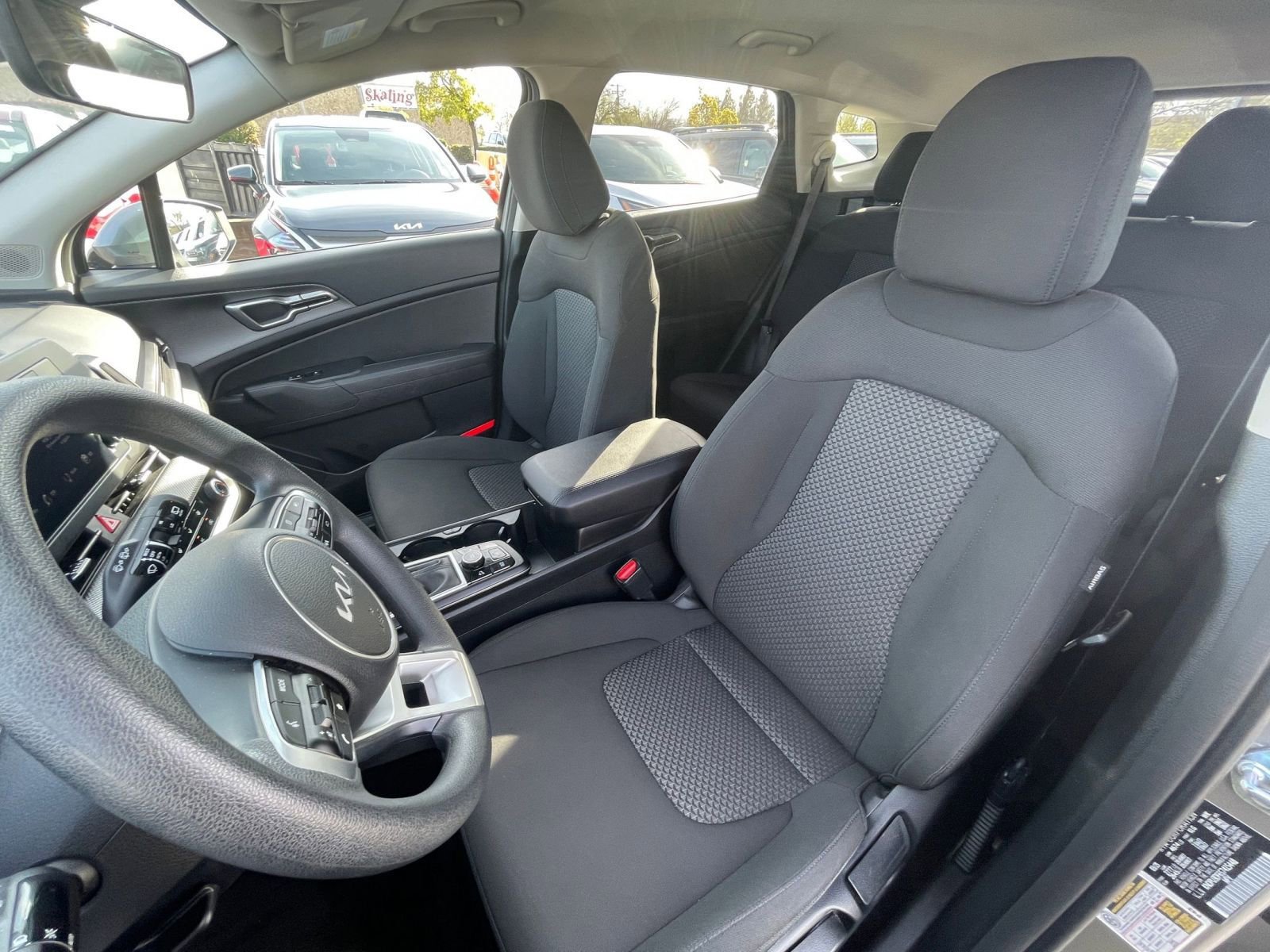 Used 2025 Kia Sportage LX image 35