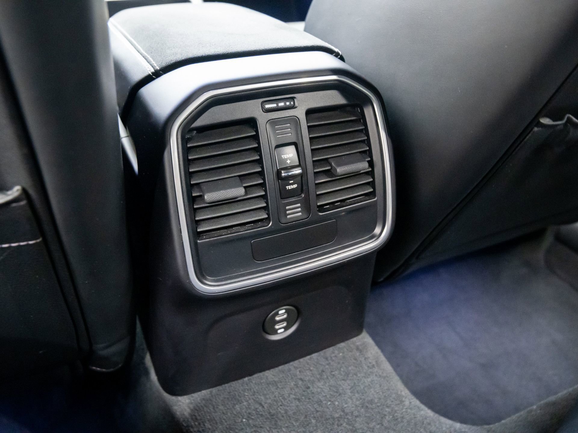 Certified 2024 Porsche Macan GTS image 19