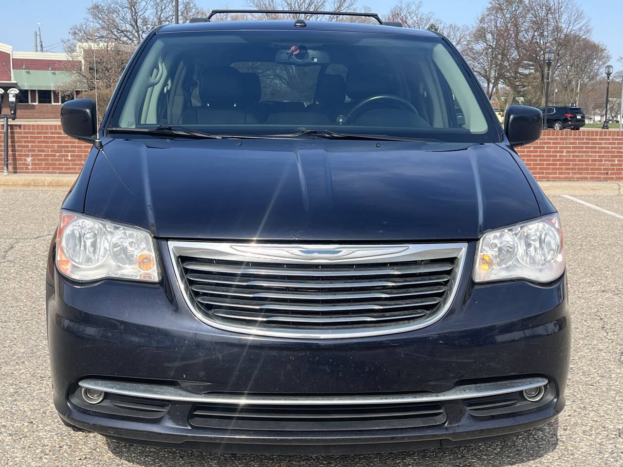 Used 2011 Chrysler Town & Country Touring-L w/ Entertainment Group #2 FWD image 2