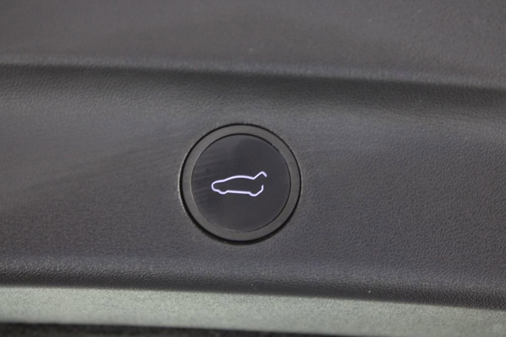 Used 2024 Tesla Model Y Long Range image 18