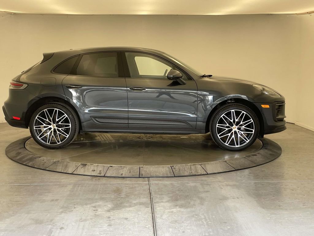 Certified 2025 Porsche Macan image 8