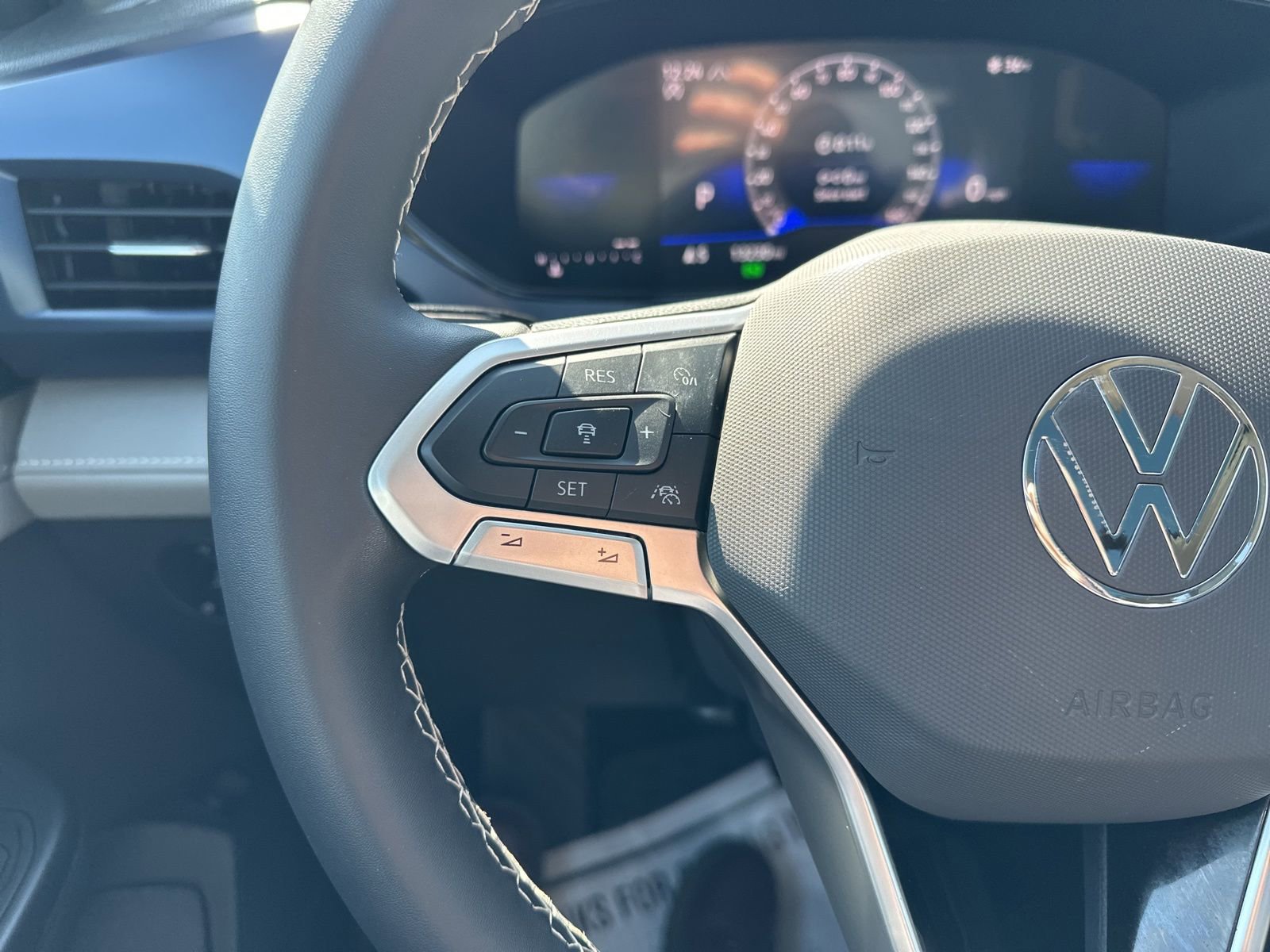 Certified 2024 Volkswagen Taos SE w/ Panoramic Sunroof Package image 45