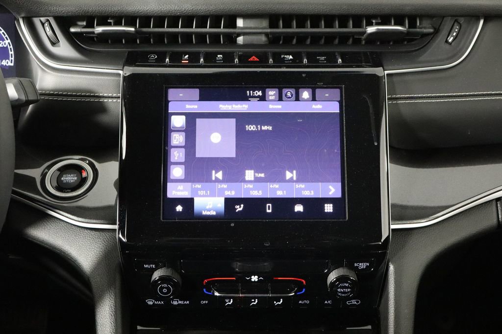 Used 2023 Jeep Grand Cherokee Laredo image 27