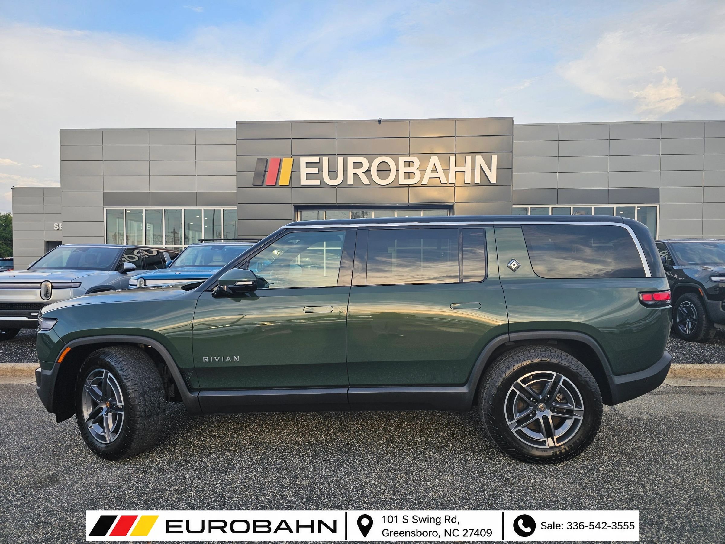 Used 2025 Rivian R1S Adventure Dual AWD/4WD image 2