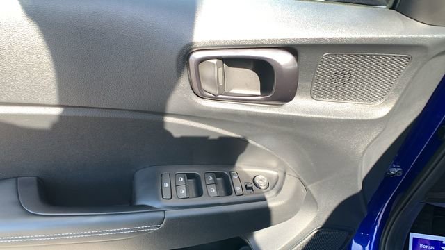 Used 2023 Hyundai Venue Limited FWD image 10