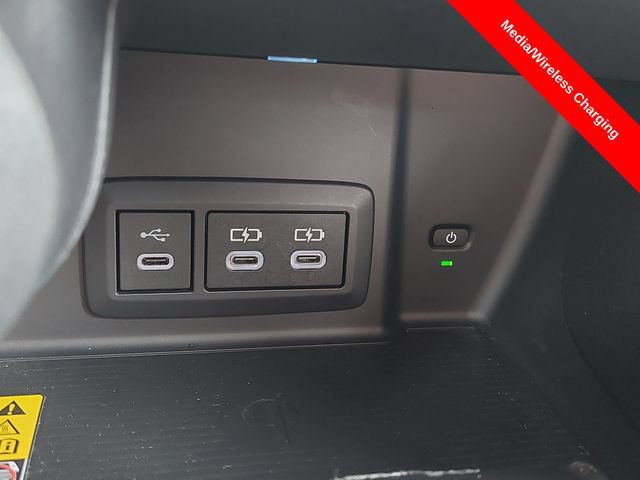 Used 2024 Toyota Venza LE AWD/4WD image 21