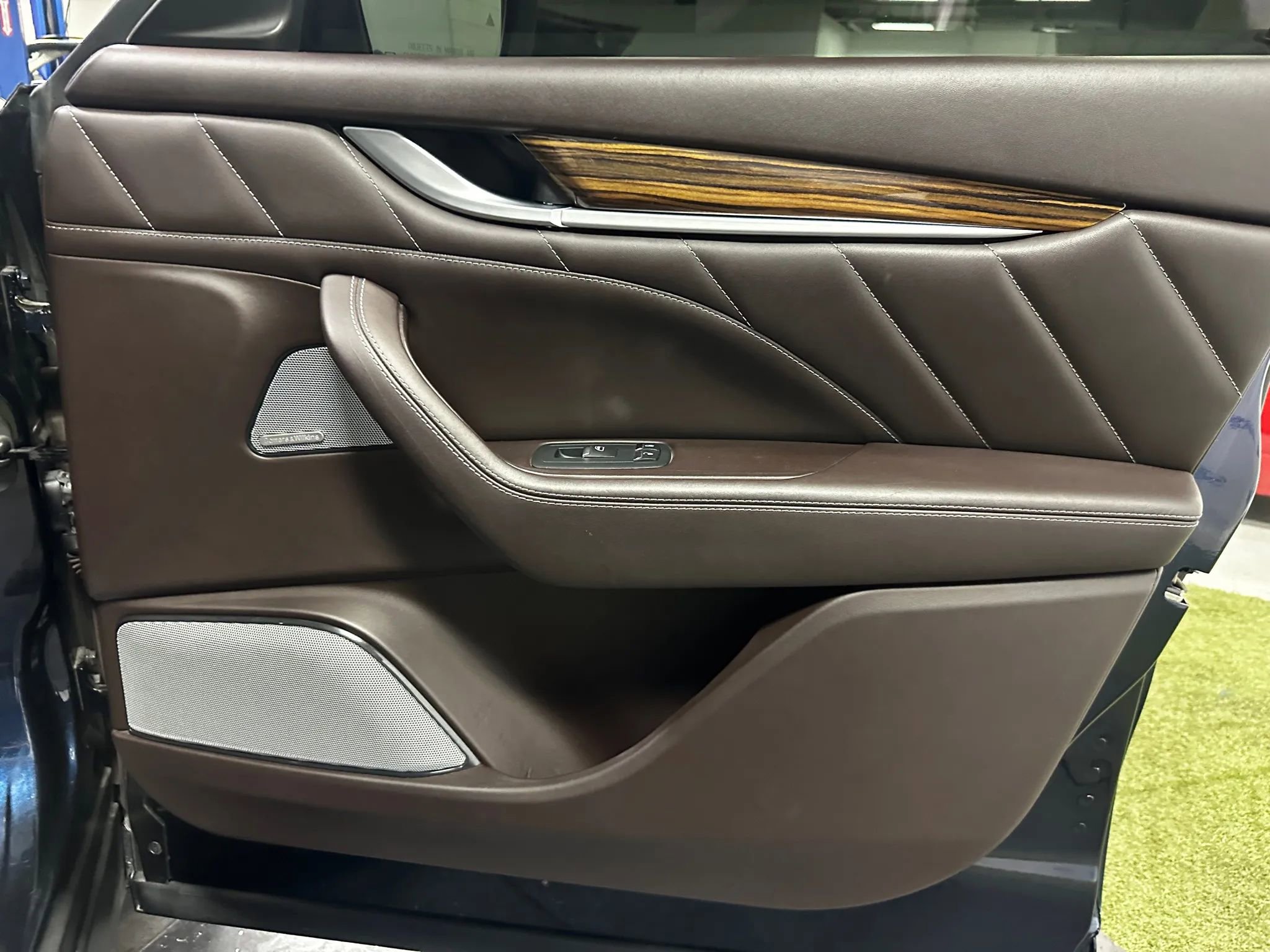 Used 2019 Maserati Levante GranLusso AWD/4WD image 27