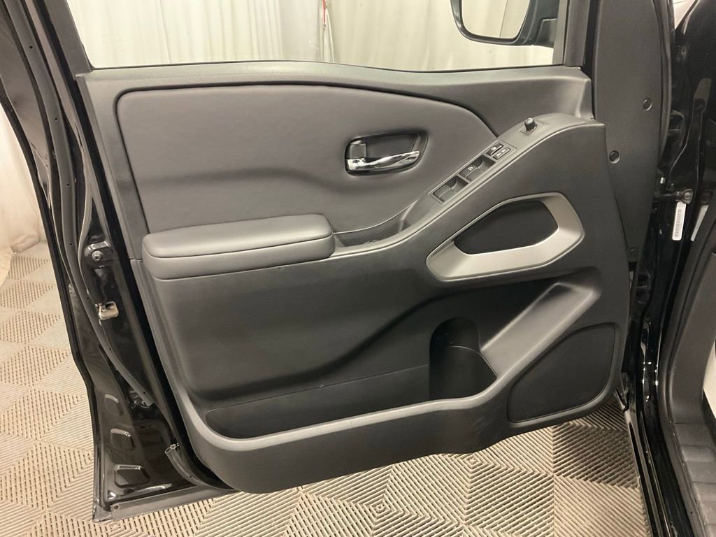 Used 2024 Nissan Frontier SV image 10