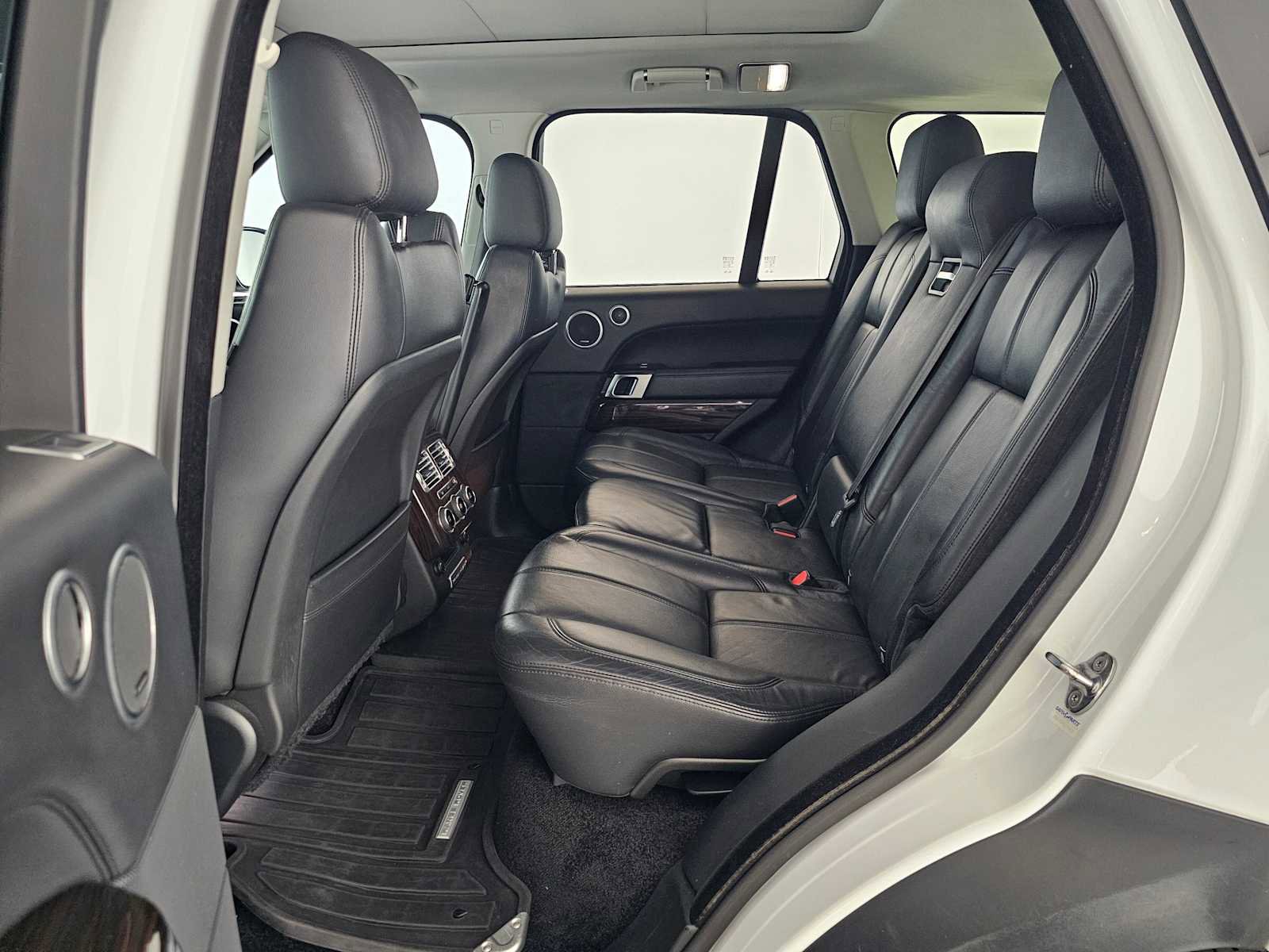 Used 2015 Land Rover Range Rover image 16