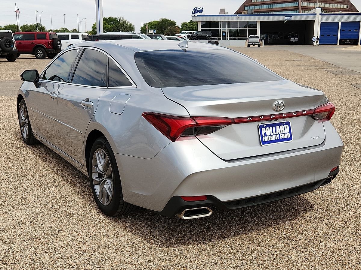 Used 2019 Toyota Avalon XLE w/ Carpet Mat Package FWD image 2