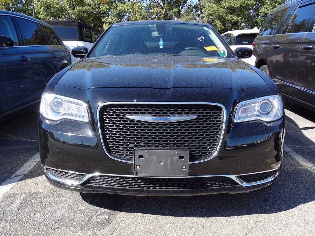 Used 2023 Chrysler 300 Touring image 2