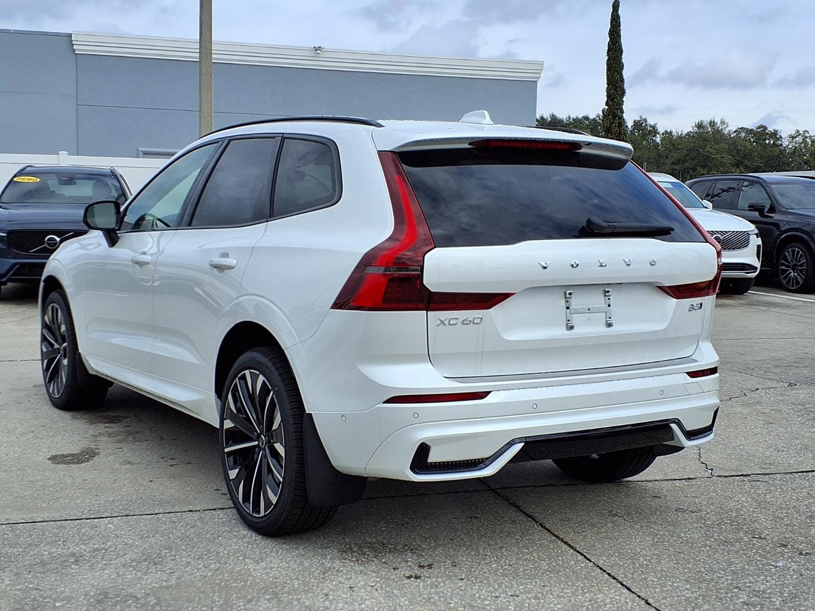 New 2026 Volvo XC60 B5 Ultra w/ Protection Package Premier AWD/4WD image 5
