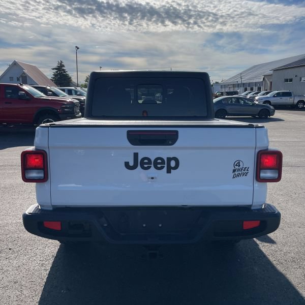 Used 2021 Jeep Gladiator Overland AWD/4WD image 7