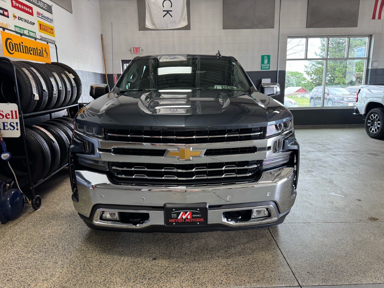Used 2022 Chevrolet Silverado 1500 LTZ w/ LTZ Premium Package AWD/4WD image 2
