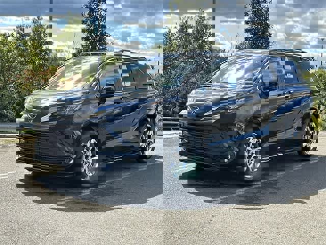 Used 2025 Toyota Sienna XLE
