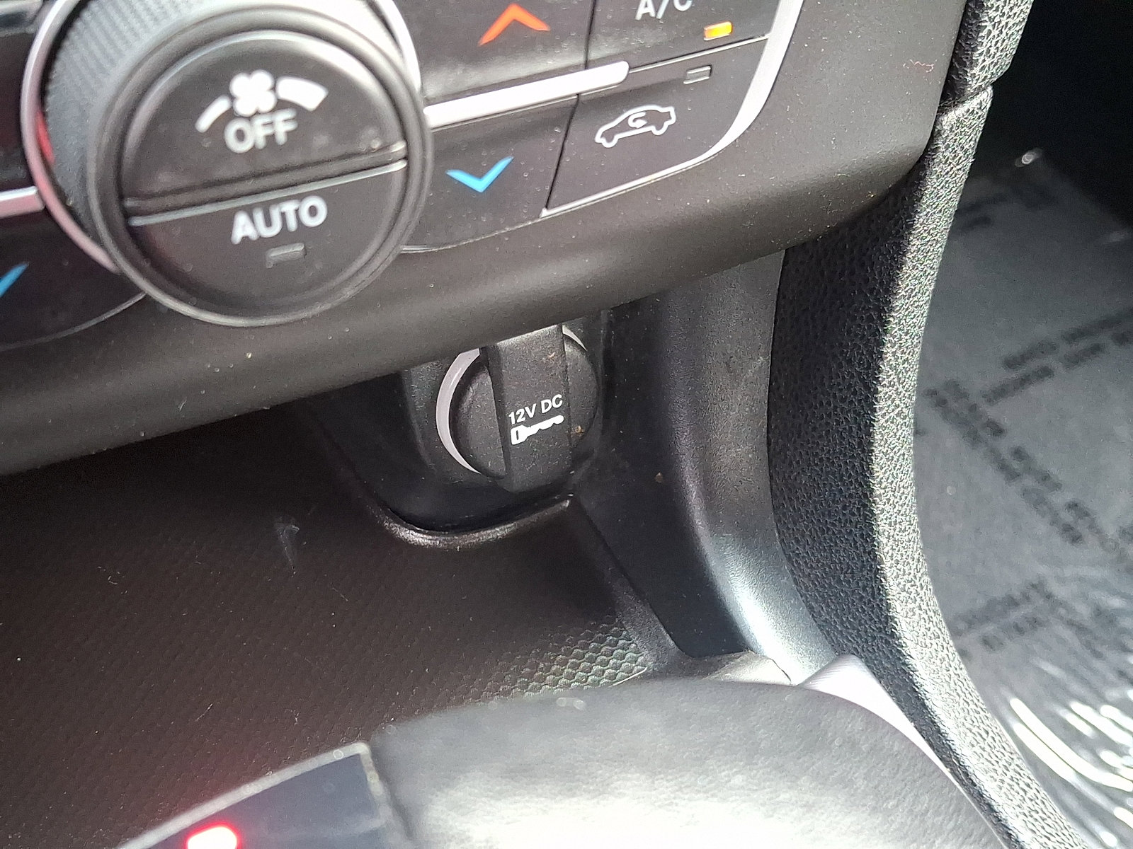 Used 2022 Dodge Charger SXT w/ Blacktop Package image 23