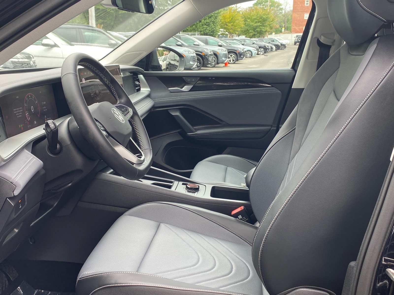 Certified 2026 Volkswagen Tiguan SE AWD/4WD image 12