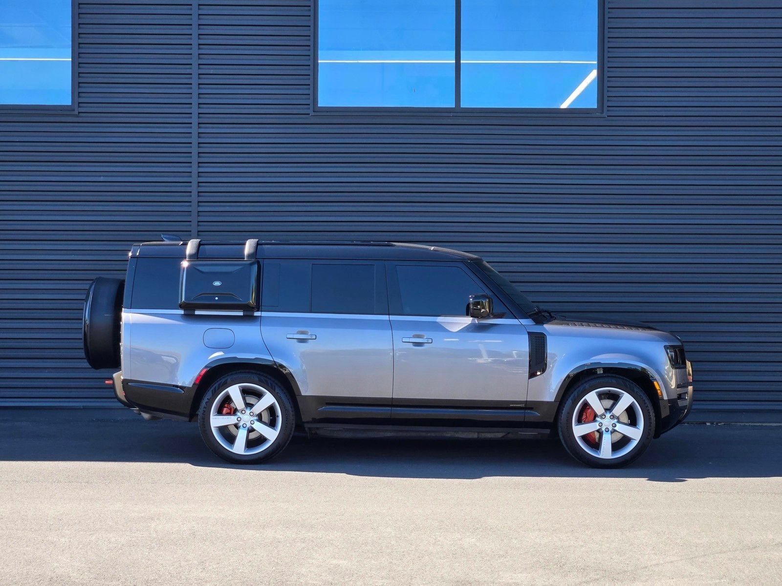 Used 2024 Land Rover Defender 130 X AWD/4WD image 8