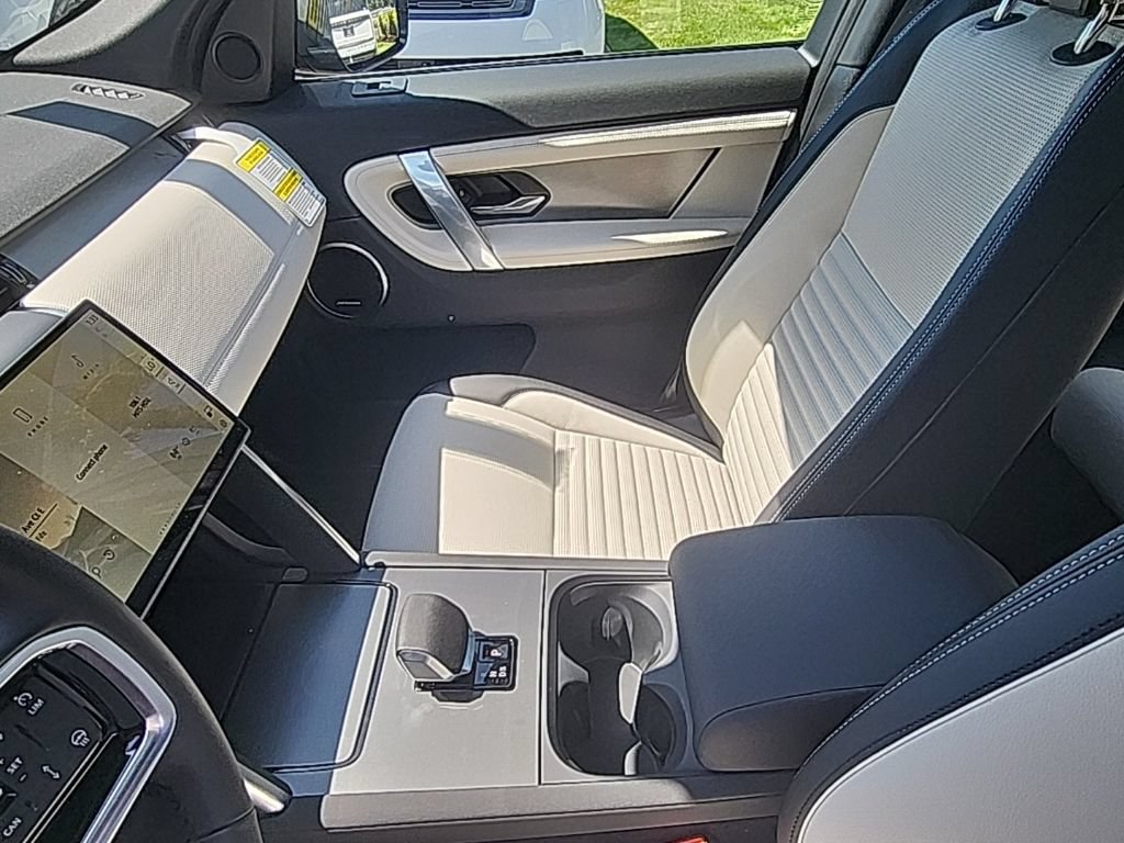 New 2026 Land Rover Discovery Sport Landmark AWD/4WD image 12