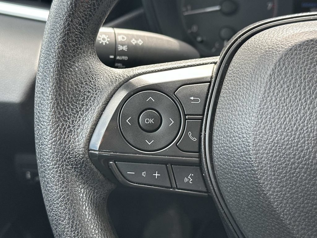 Used 2025 Toyota Corolla LE FWD image 21