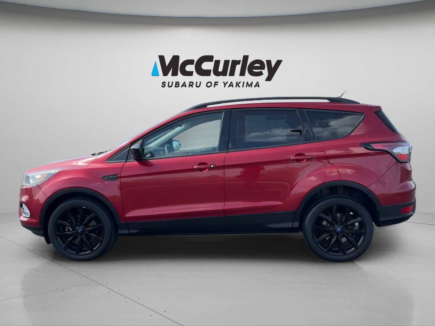 Used 2018 Ford Escape SE w/ SE Sport Appearance Package AWD/4WD image 3