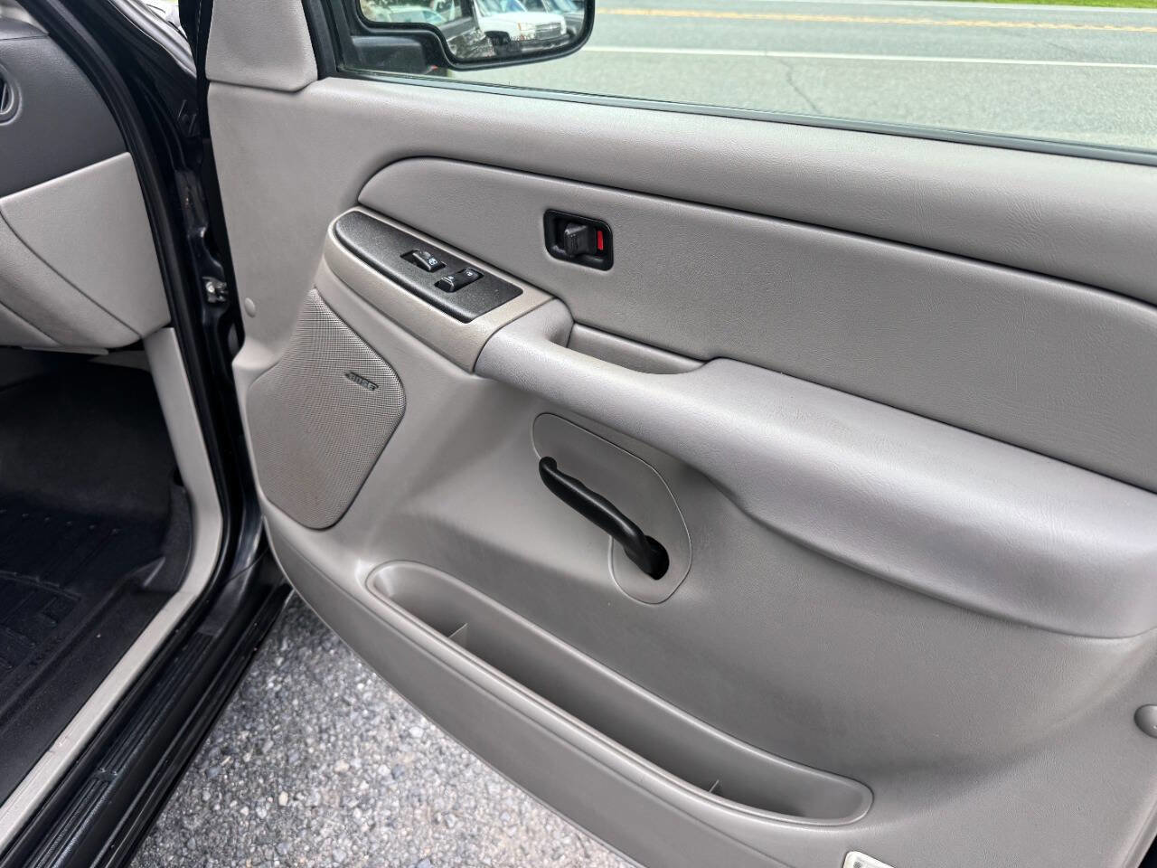 Used 2006 Chevrolet Suburban LS w/ Smart Select Package image 17