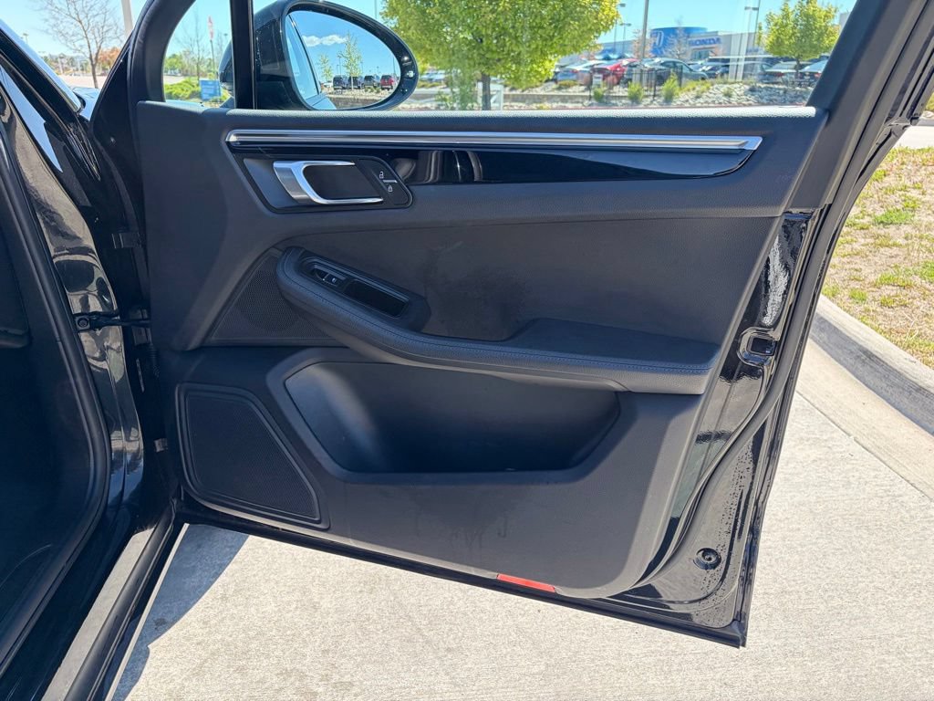 Used 2019 Porsche Macan AWD/4WD image 17