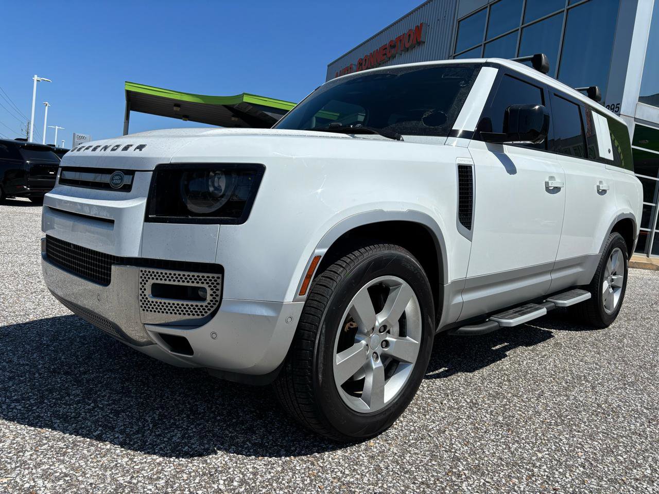 Used 2023 Land Rover Defender 130 SE image 13