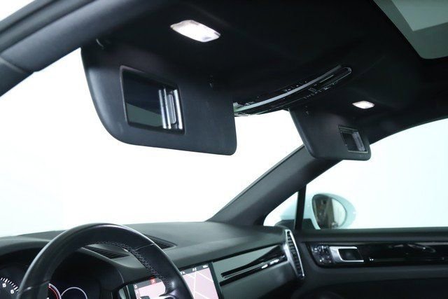 Used 2021 Porsche Cayenne Coupe image 20