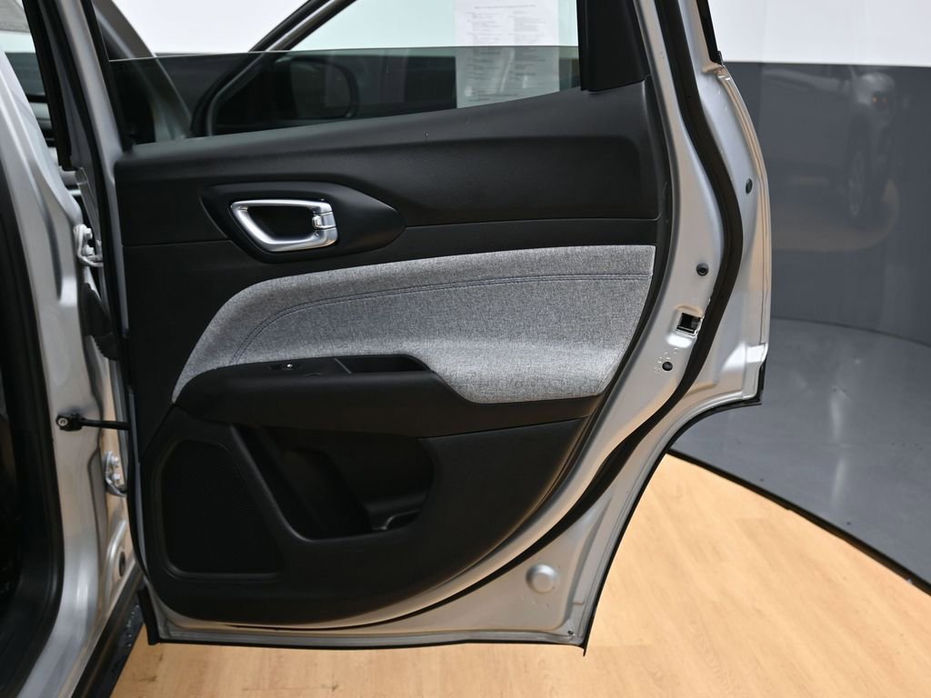 Used 2024 Jeep Compass Sport image 37