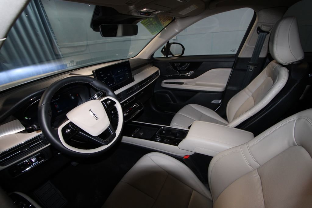 Used 2025 Lincoln Corsair AWD w/ Equipment Group 101A image 2