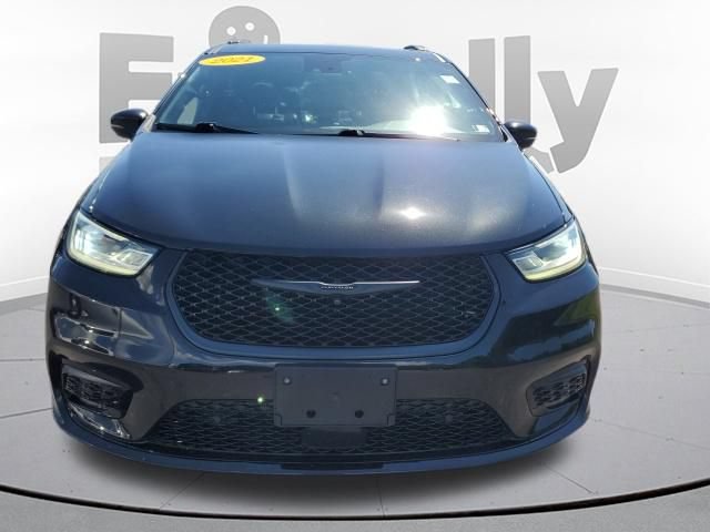 Used 2021 Chrysler Pacifica Touring-L w/ Uconnect Theater Family Group AWD/4WD image 8