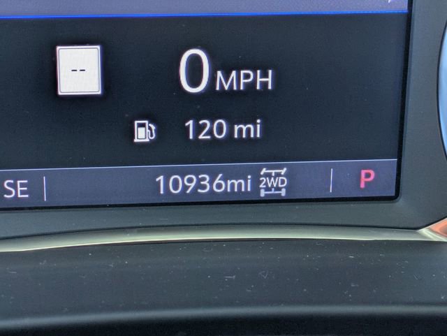 Used 2023 GMC Acadia SLT w/ Preferred Package image 19