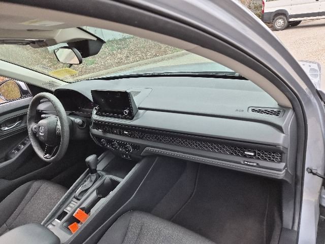 Used 2023 Honda Accord EX image 11