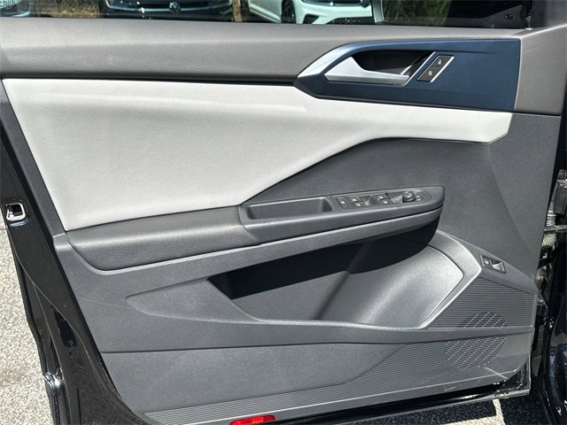 Used 2023 Volkswagen Taos SE w/ Panoramic Sunroof Package image 10