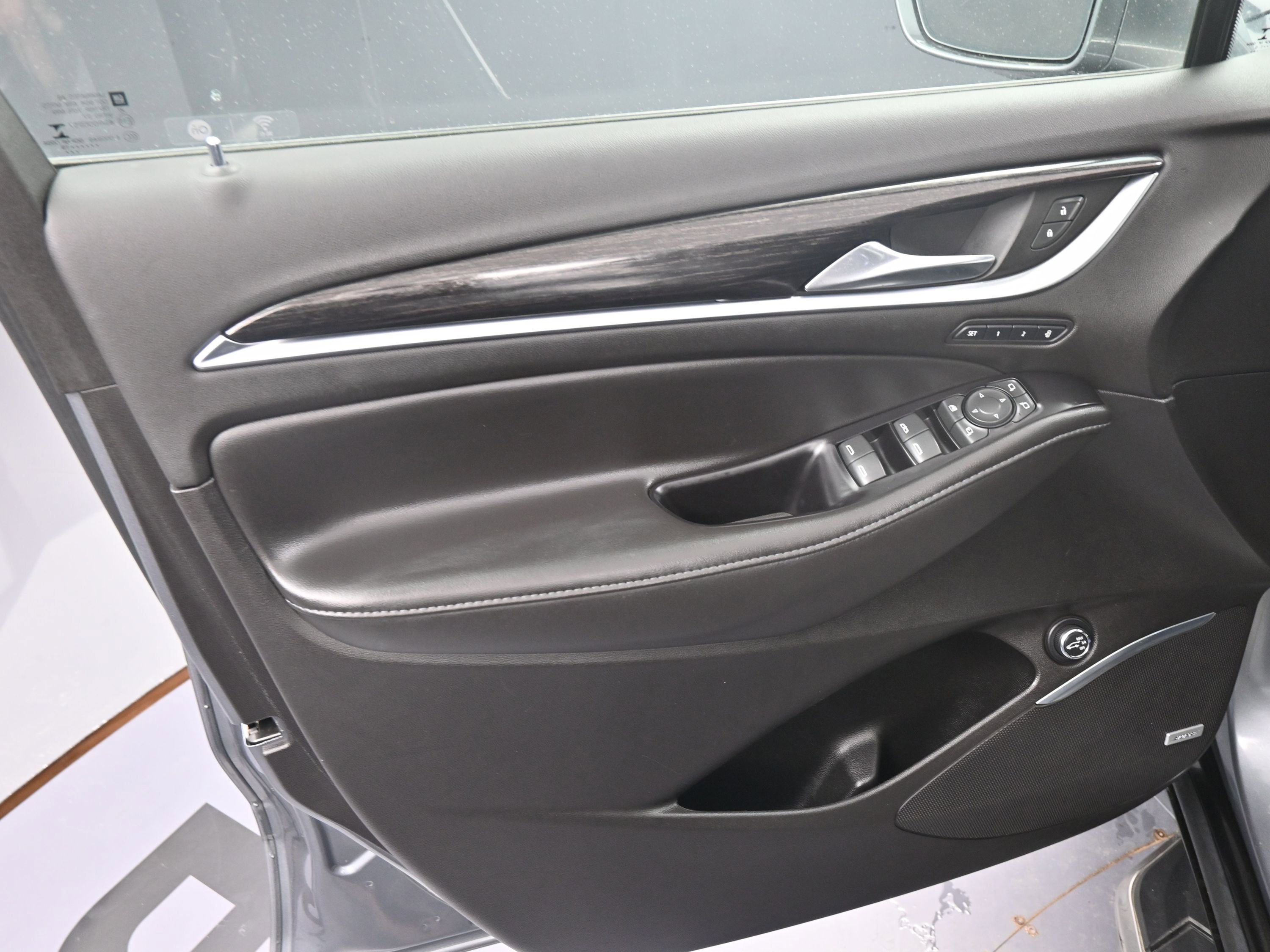 Used 2019 Buick Enclave Avenir w/ Avenir Technology Package FWD image 13