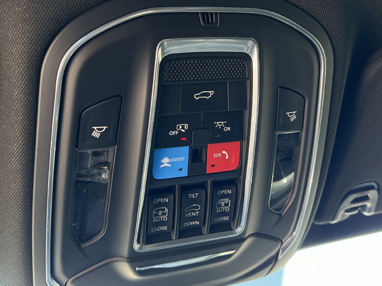 Used 2023 Jeep Wagoneer 4WD w/ Premium Group I image 19