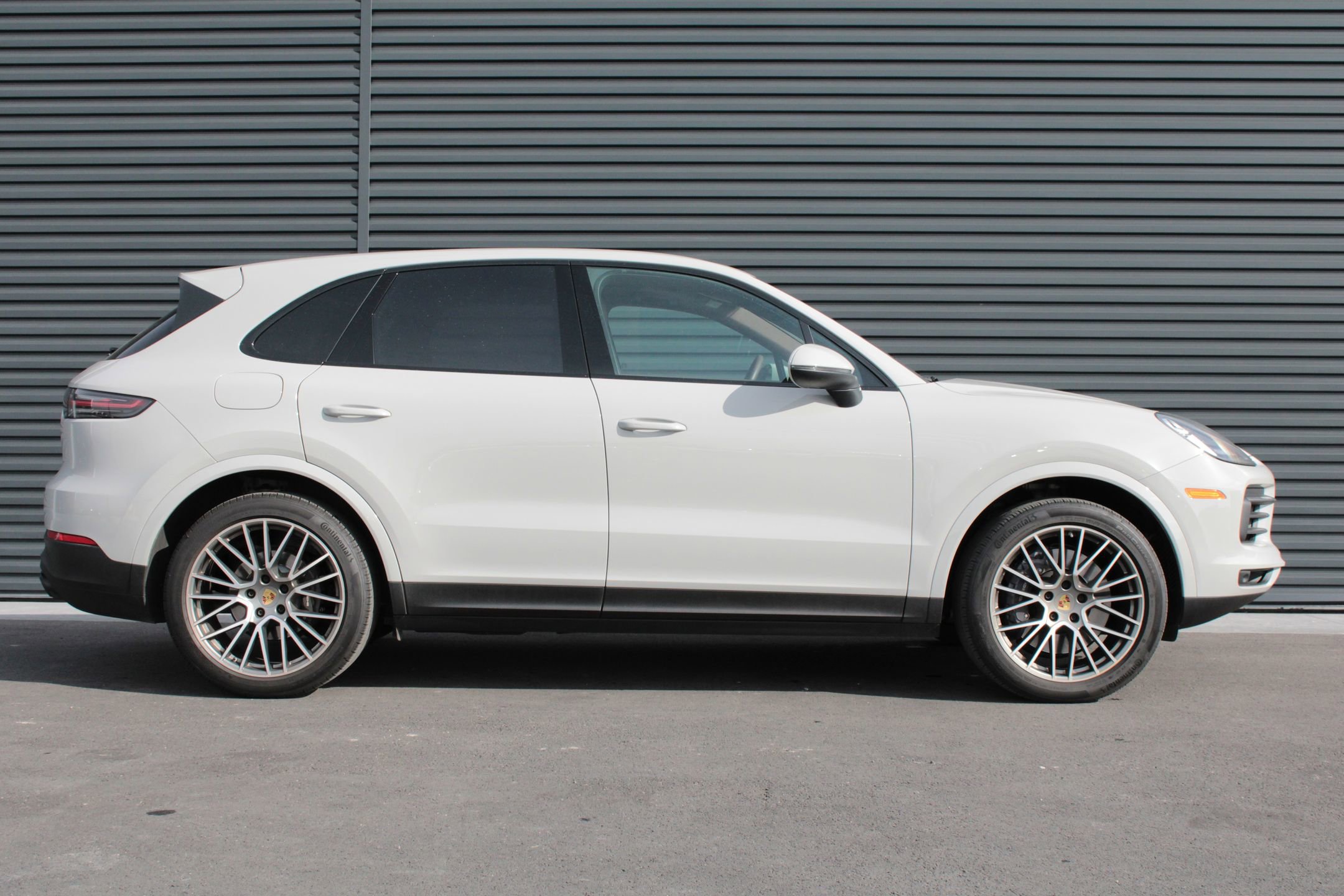 Certified 2023 Porsche Cayenne Platinum Edition image 9