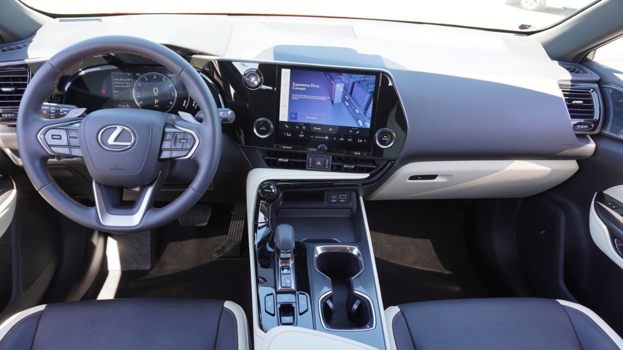 Used 2024 Lexus NX 250 FWD w/ Towing Package (2000 Lbs) image 26