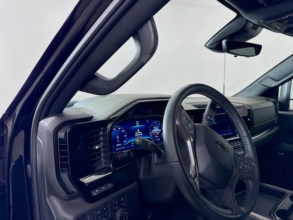 Used 2024 Chevrolet Silverado 2500 ZR2 w/ Technology Package image 9