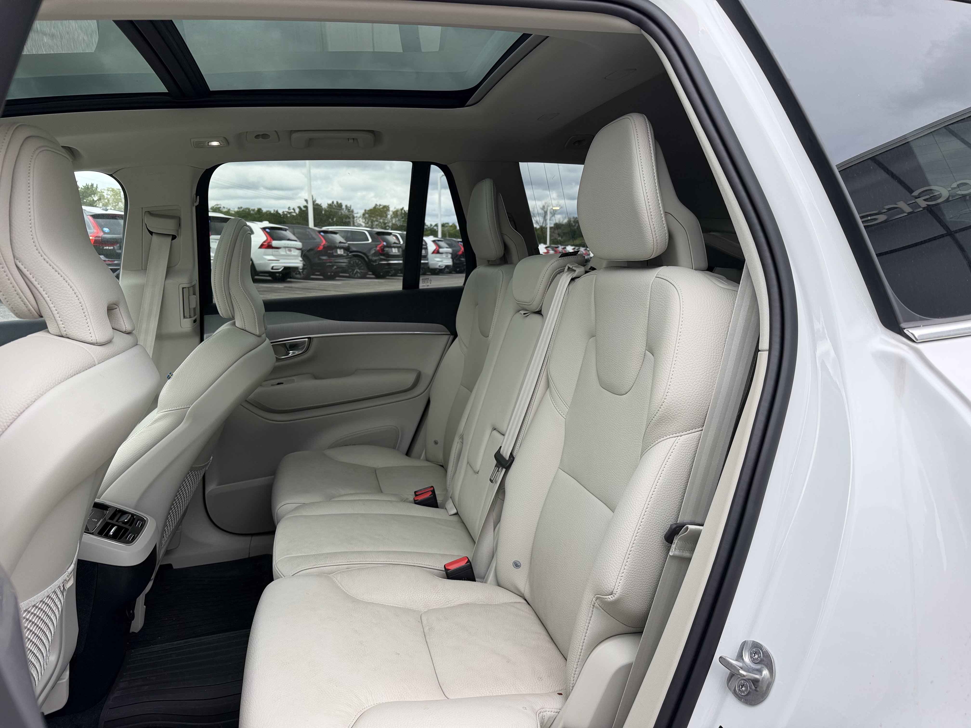 Used 2024 Volvo XC90 B5 Core w/ Protection Package Premier AWD/4WD image 10