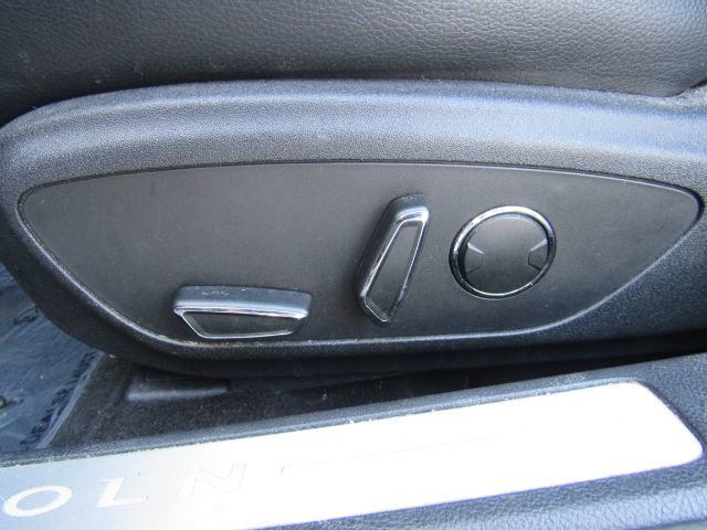 Used 2016 Lincoln MKZ Hybrid image 13