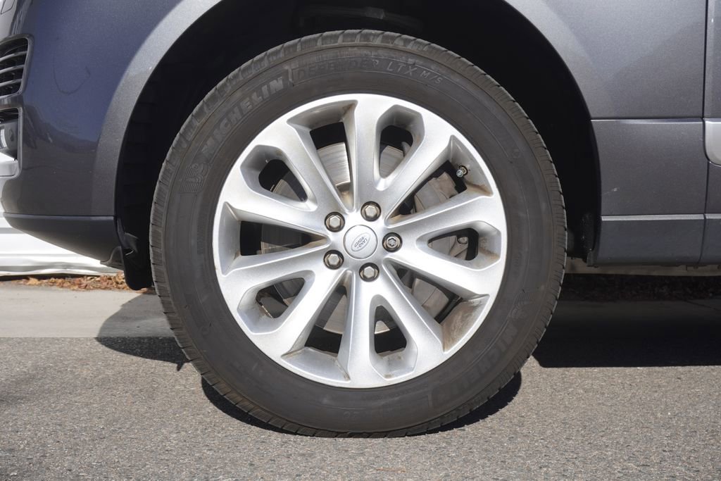 Used 2016 Land Rover Range Rover HSE image 32