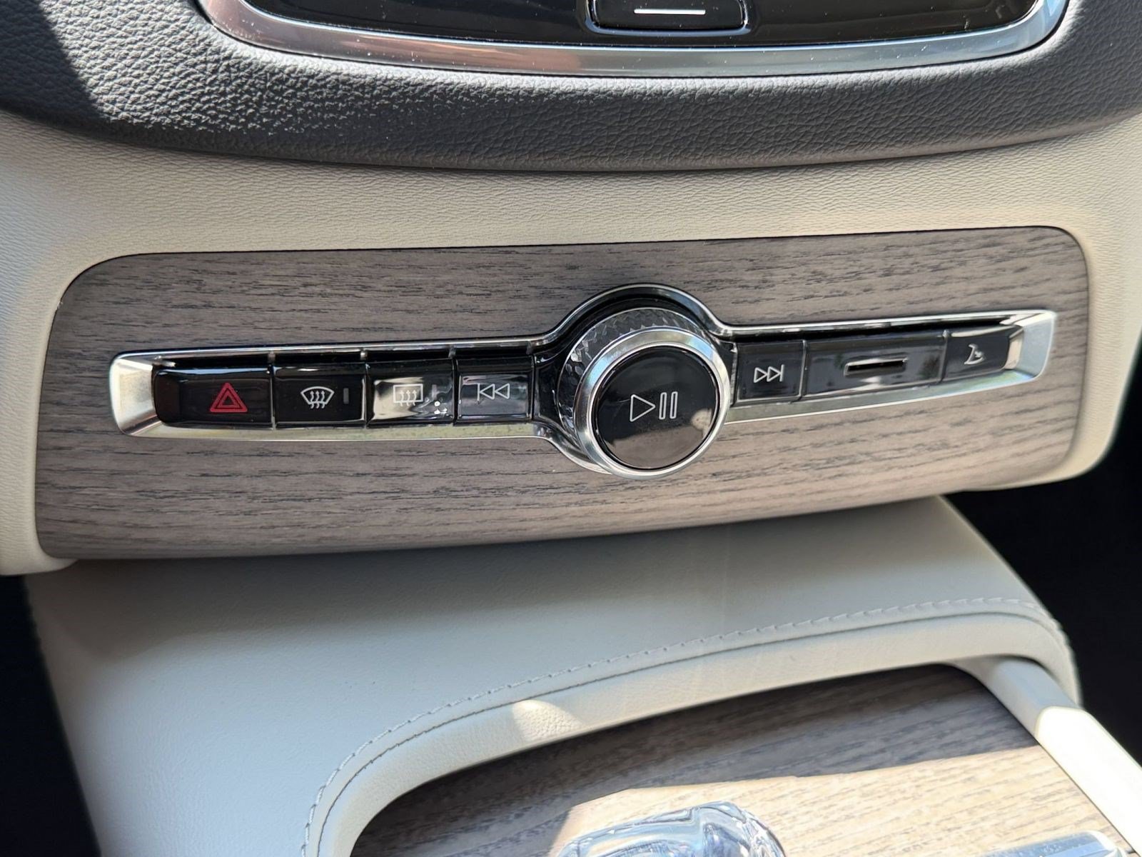 Certified 2024 Volvo XC90 B6 Ultimate AWD/4WD image 18