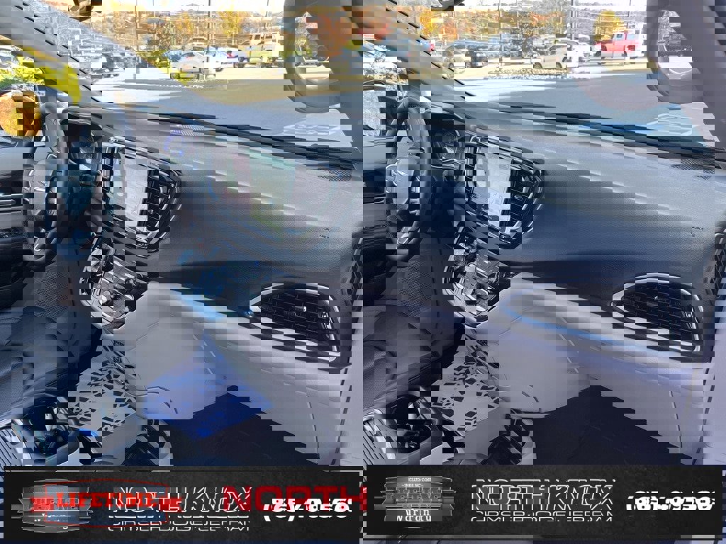 Used 2024 Chrysler Pacifica Touring-L image 31