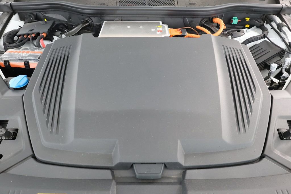 Used 2024 Audi Q8 e-tron Premium Plus w/ Premium Plus Package image 28