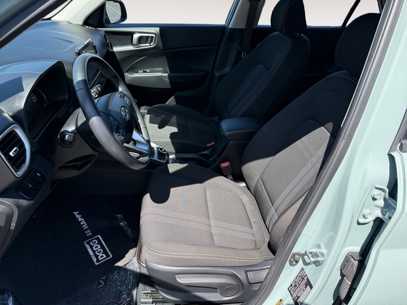 Certified 2025 Hyundai Venue SEL image 10