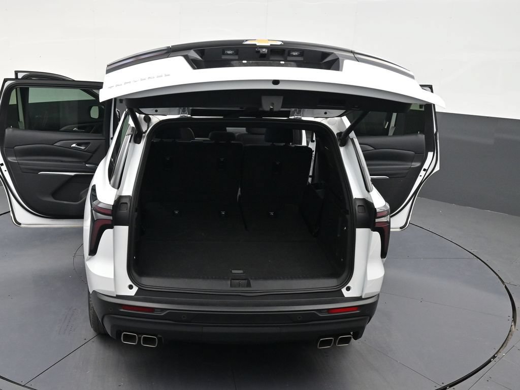 Used 2024 Chevrolet Traverse LS FWD image 32