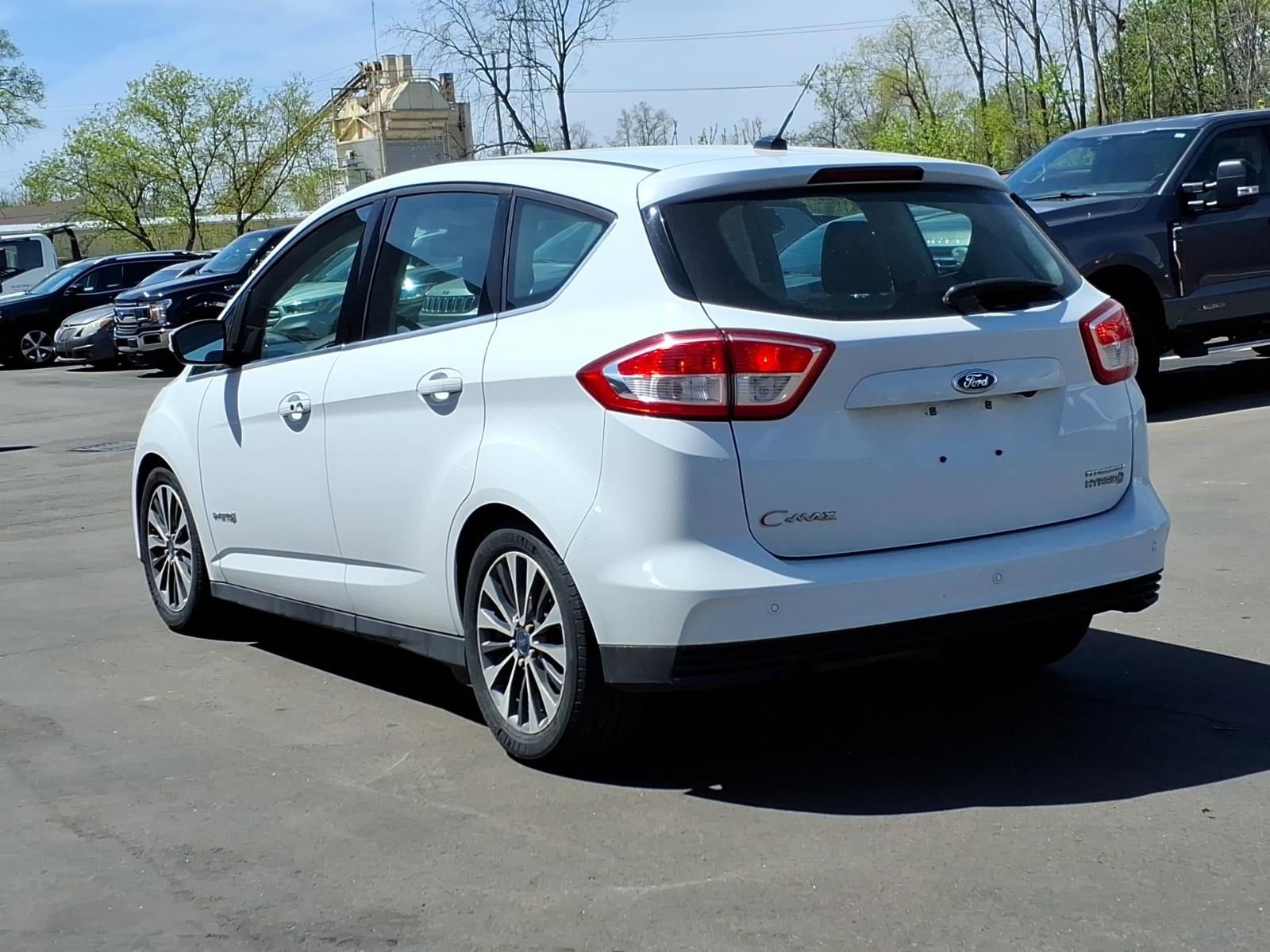 Used 2018 Ford C-MAX Titanium w/ Equipment Group 301A FWD image 3
